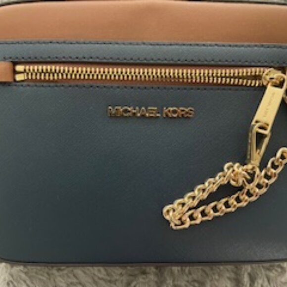 Jet Set Large Zip Chain Crossbody Bag Leather Navy - Picture 3 of 6